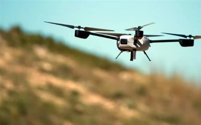 Brumatorul semnalului dronei interferează cu principiul de funcționare al dronei